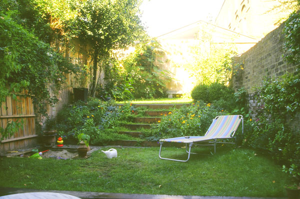 brita schoenaich family garden desigin liverpool  via www.pithandvigor.com