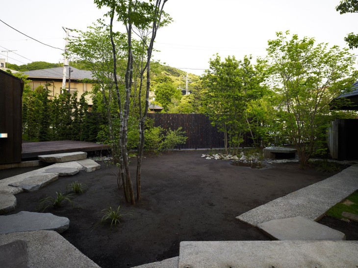 japanese garden - Black soil and hexagon garden by n-tree www.n-tree.jp via www.pithandvigor.com 